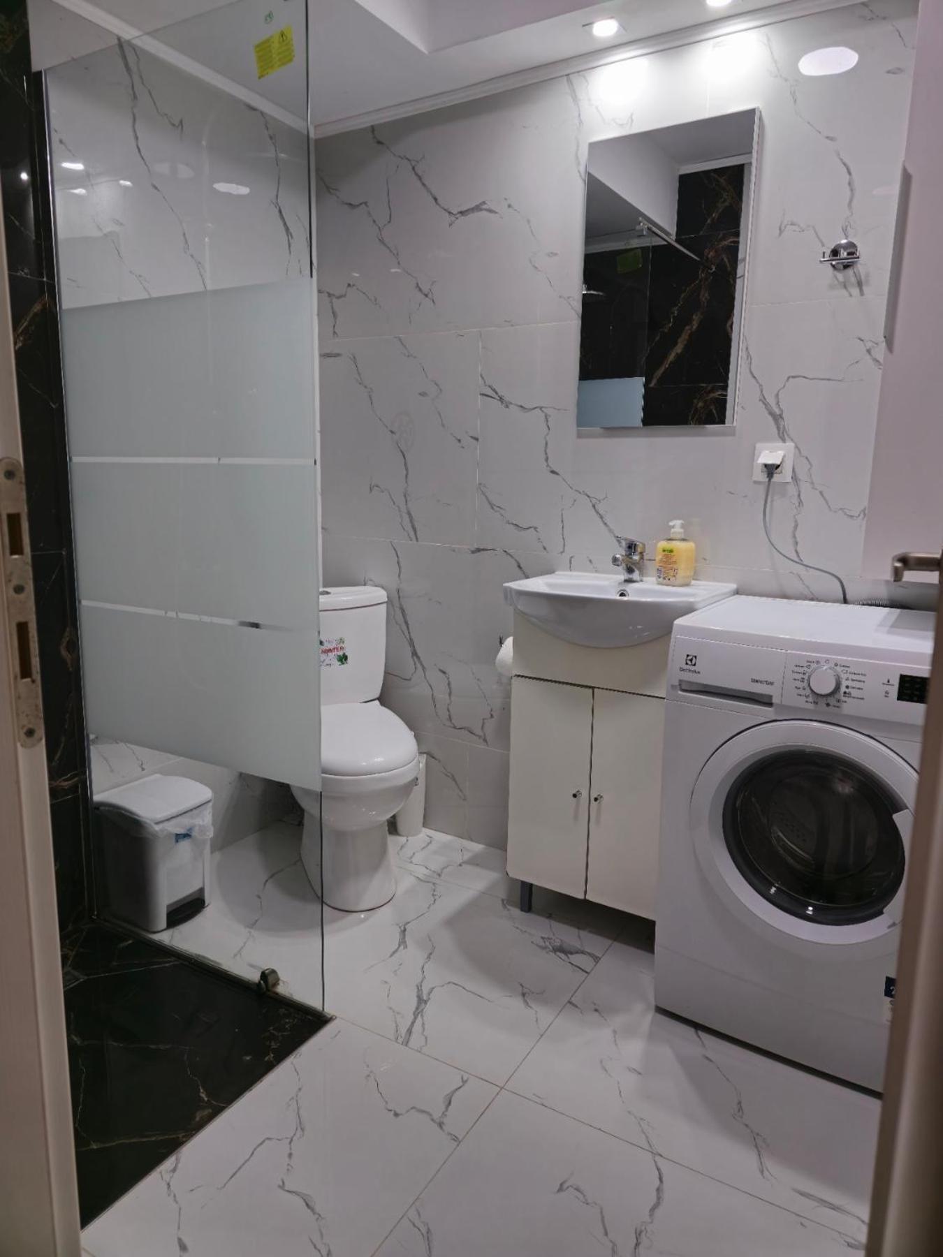 Mila Deluxe Appartement Peraía Buitenkant foto