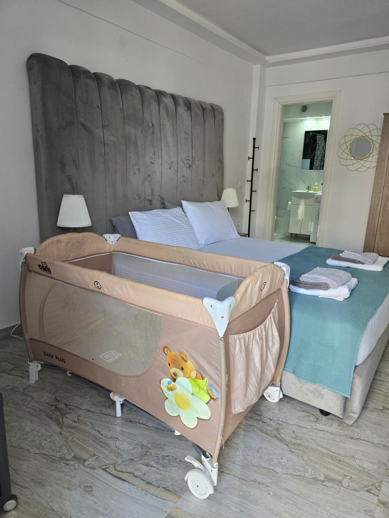 Mila Deluxe Appartement Peraía Buitenkant foto