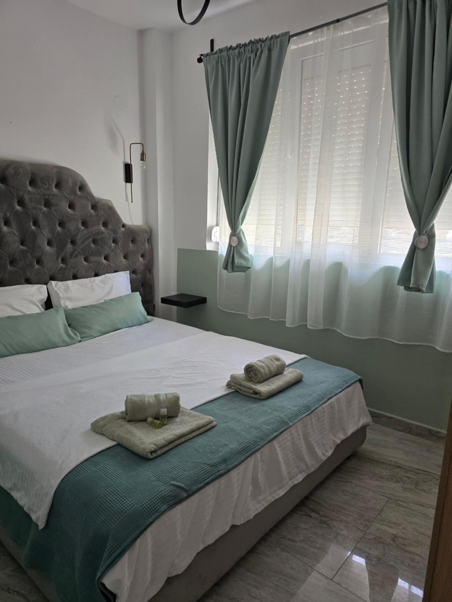 Mila Deluxe Appartement Peraía Buitenkant foto