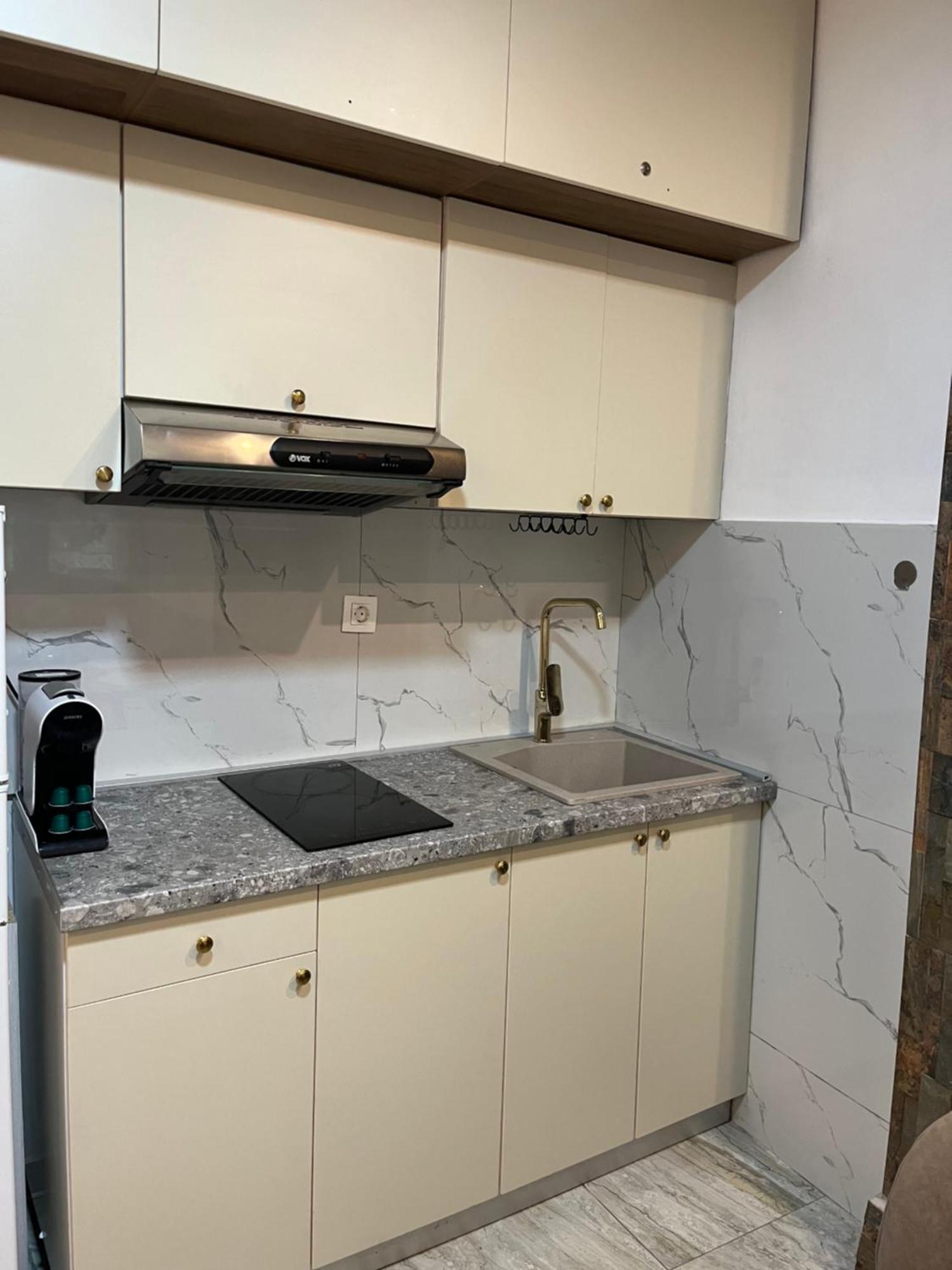 Mila Deluxe Appartement Peraía Buitenkant foto